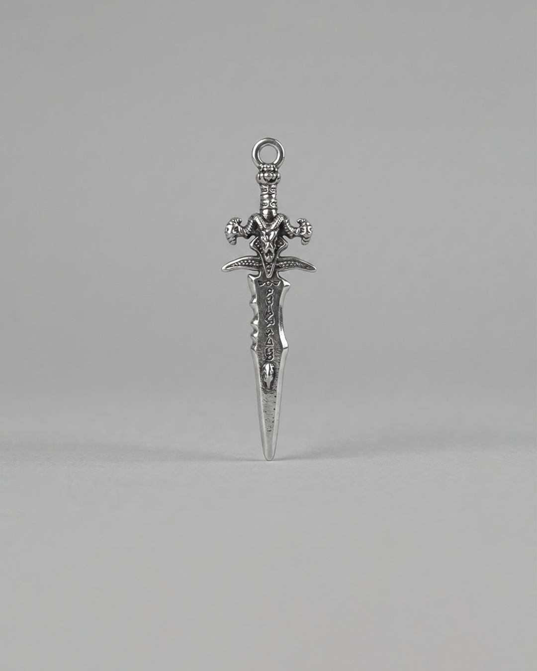 blade-charm-pendant-genrage-1
